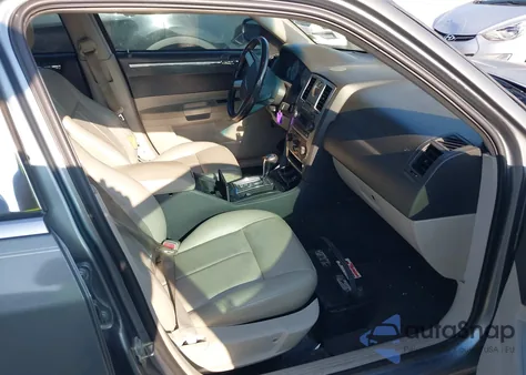 2006 Chrysler 300 Touring z USA, uszkodzony, nr VIN 2C3KA53G06H343492